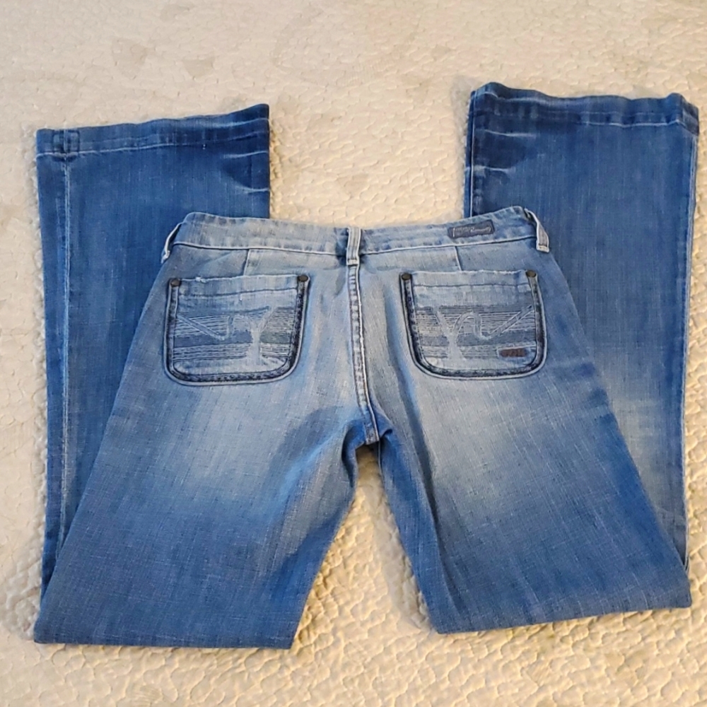 Great quality and Condition, worn a few times only!